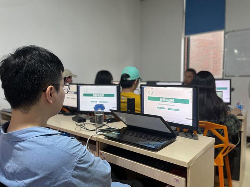 小程序开发在现代商业中的角色与趋势